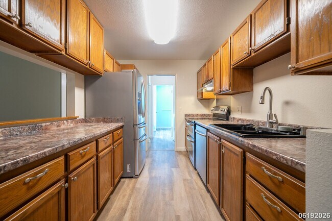 Building Photo - $2,800/ 2 Bed/ 1 Bath/ 2 Parking Hidden in the Heights - Your Private Green Escape on O'ahu