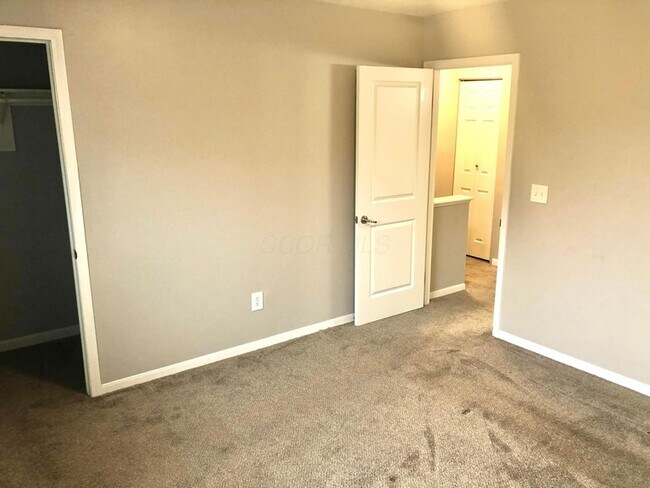 Building Photo - 5694 Crossing Ct