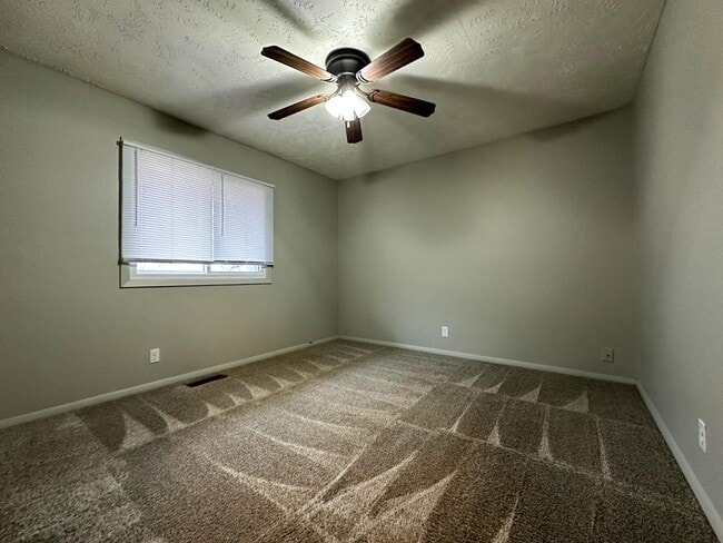 Building Photo - 2130 Essex Rd