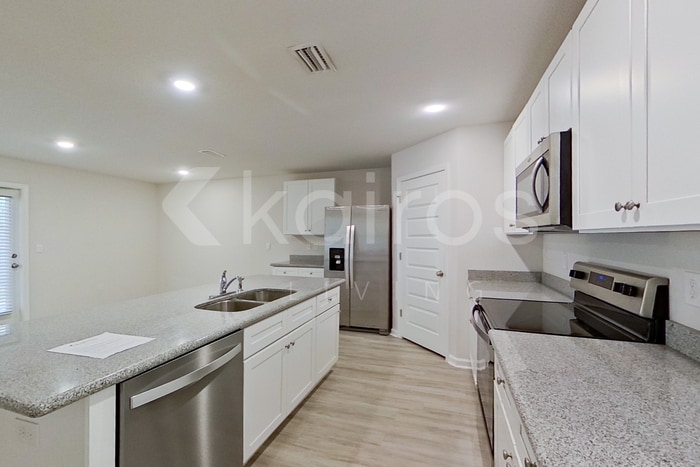 Building Photo - 301 Monarch Ln