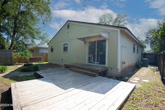 Building Photo - 1155 19th St N