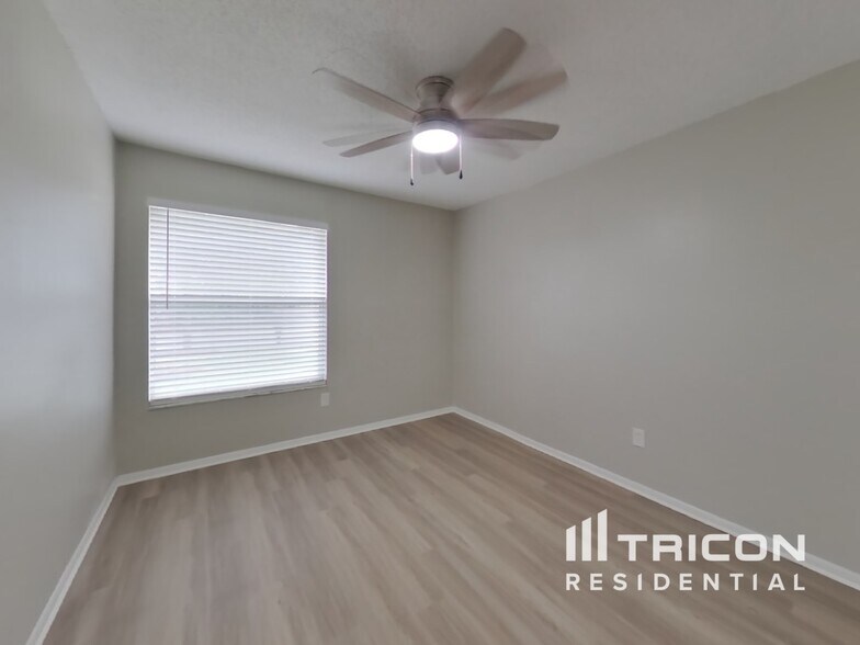 Building Photo - 978 N Jerico Dr