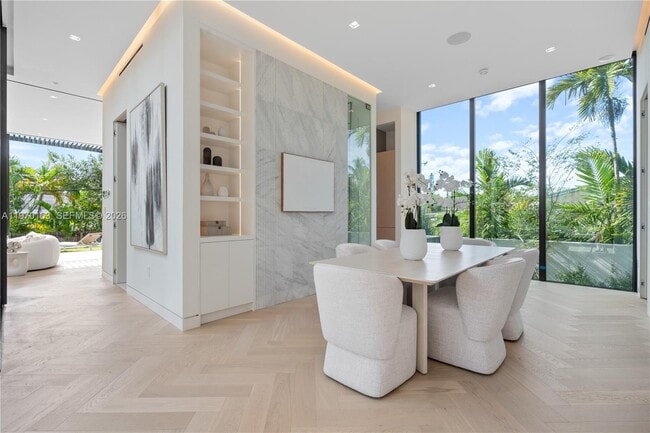 Building Photo - 536 W 51st St