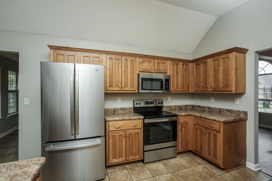 Building Photo - 5583 Sugarberry Ln