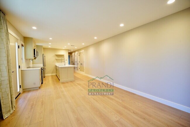 Building Photo - 62 Dunfries Terrace