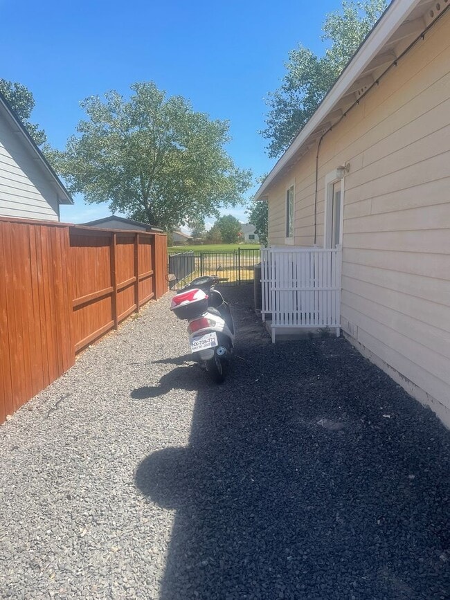 Building Photo - 3 Bedroom, 2 Bathroom Home in Fernley