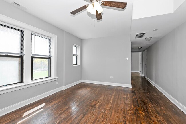 Building Photo - New Renovation - Condo Quality 2-bedroom Apartment! No Security Deposit!