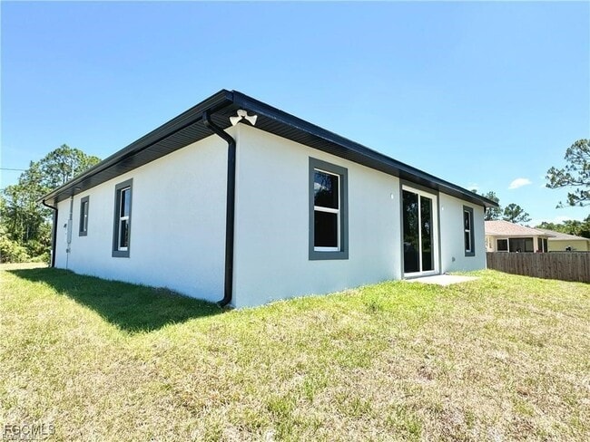 Building Photo - 236 Nautilus Ave S