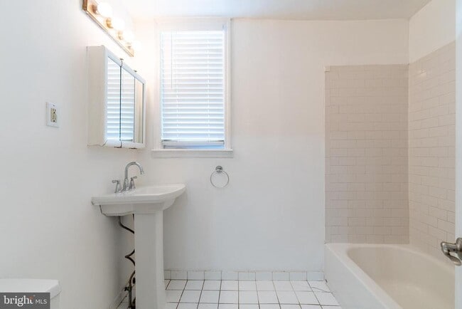 Building Photo - 2822 S Smedley St