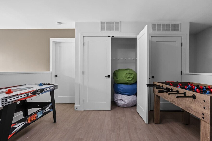 Building Photo - 421 N Pennsylvania St