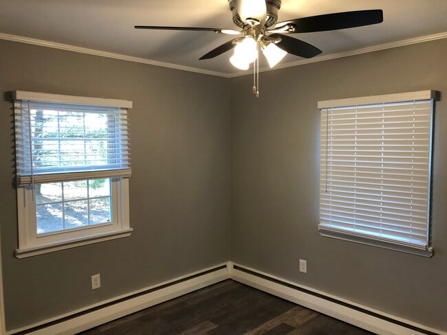 Building Photo - Beautiful Remodeled Ranch Home on 1/2 Acre...