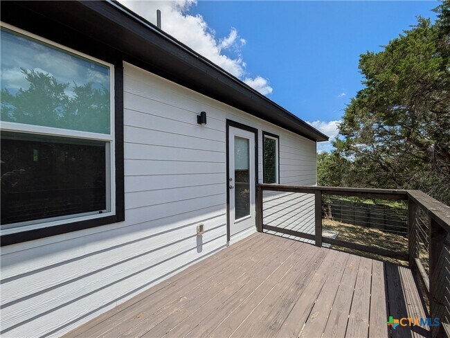 Building Photo - 360 Caveside Dr