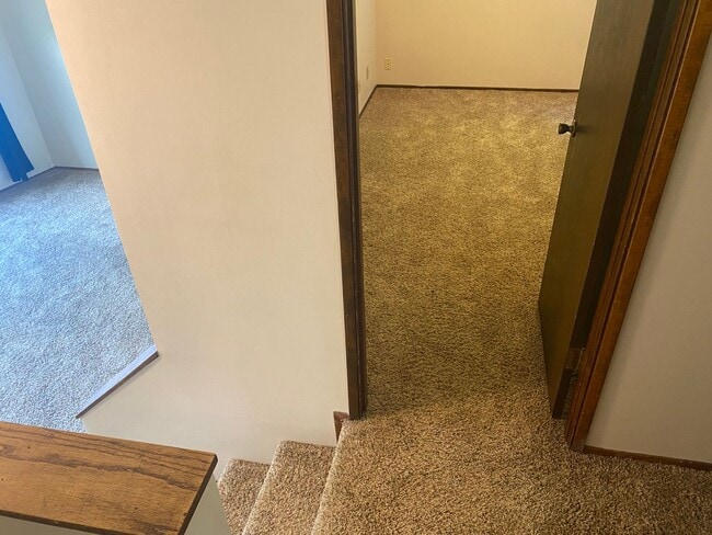 Building Photo - 3 bedroom 1.5 Bath Tandem Home!