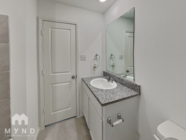 Building Photo - 1837 Lotus St