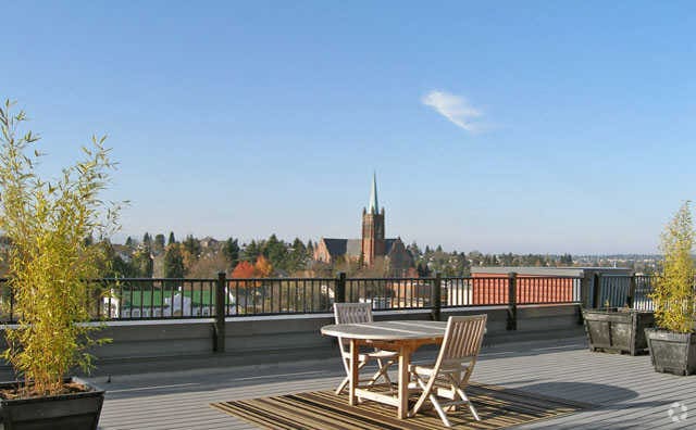 Building Photo - Helix Ellipse