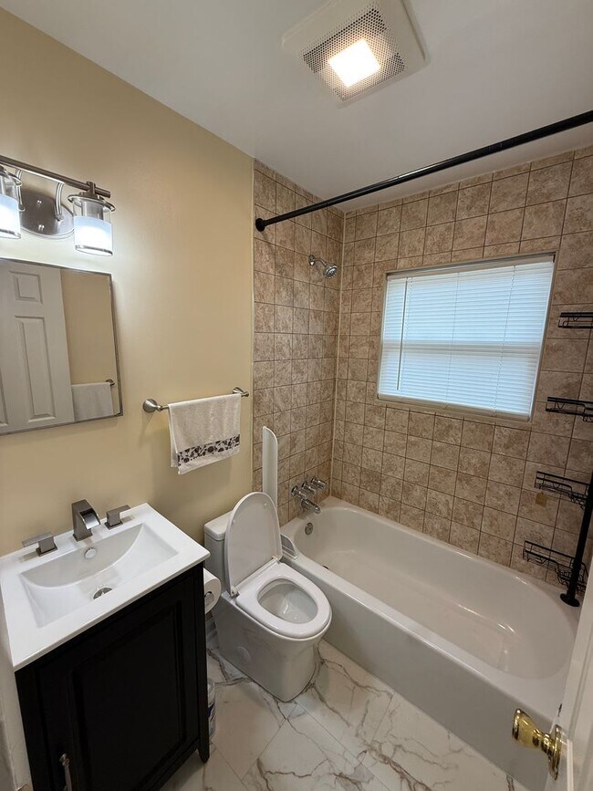 Building Photo - 1411 Harrison St