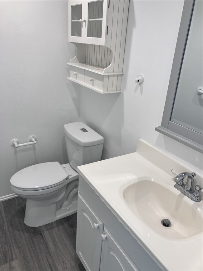 Building Photo - 9022 Hyde Park Dr