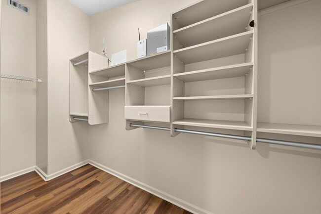 Building Photo - Immaculate 3 Bedroom Home in Gated Community - Stonefield