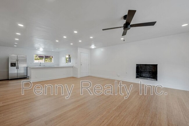Building Photo - 6046 Reo Pl