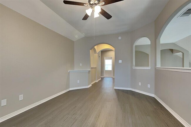 Building Photo - 8000 N Tarrytown Crossing Dr