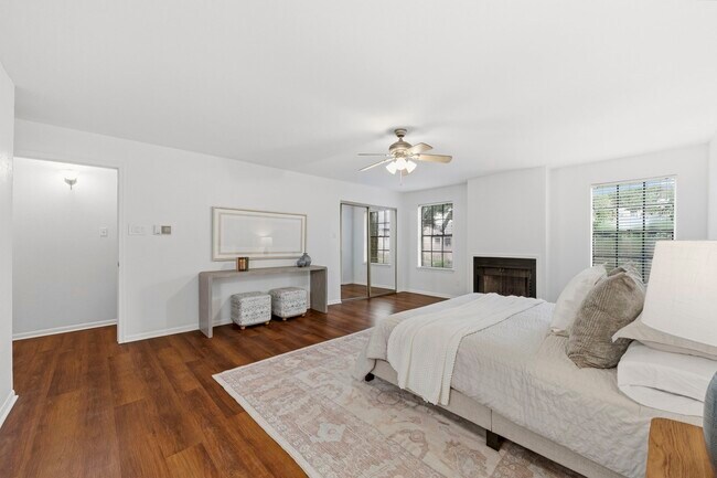 Building Photo - 9850 Pagewood Ln
