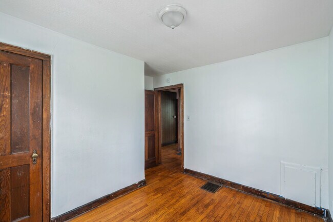 Building Photo - 1609 Dunbar St