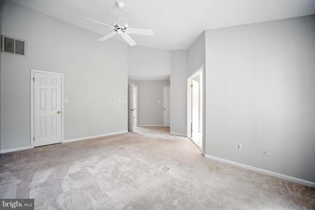 Building Photo - 10189 Castlewood Ln