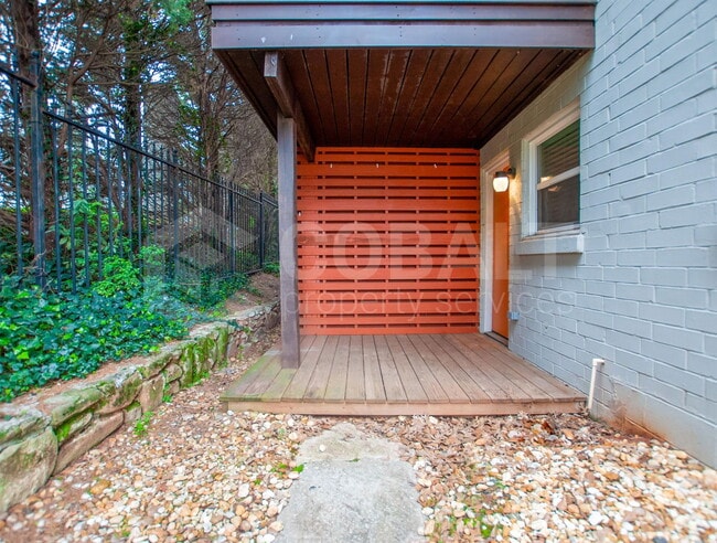 Building Photo - 271 Glen Iris Dr NE