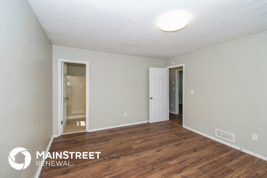 Building Photo - 2215 Fairway Cir SW