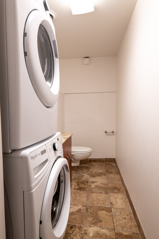 Half Bath + In-suite Washer/Dryer - 635 W Lakeside Ave