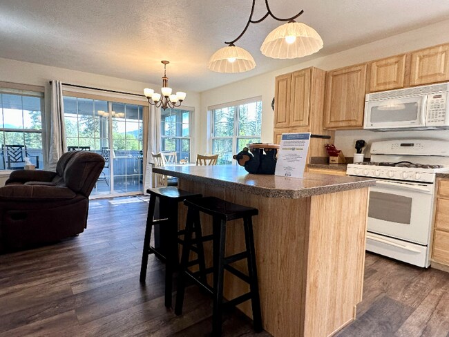 Building Photo - 12 River Falls Dr