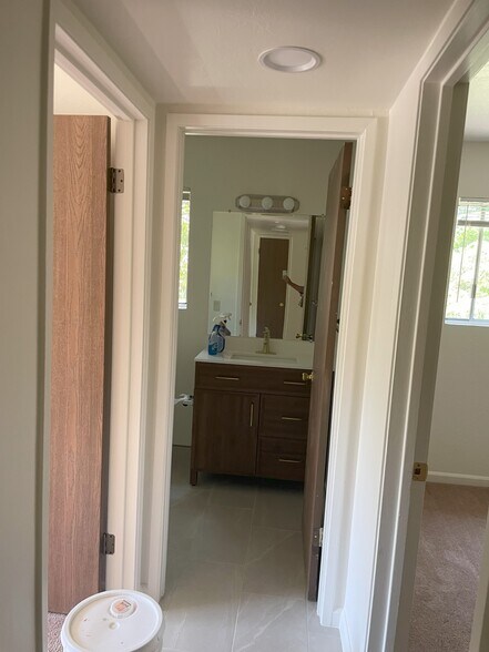 Building Photo - 2740 Tachevah Dr
