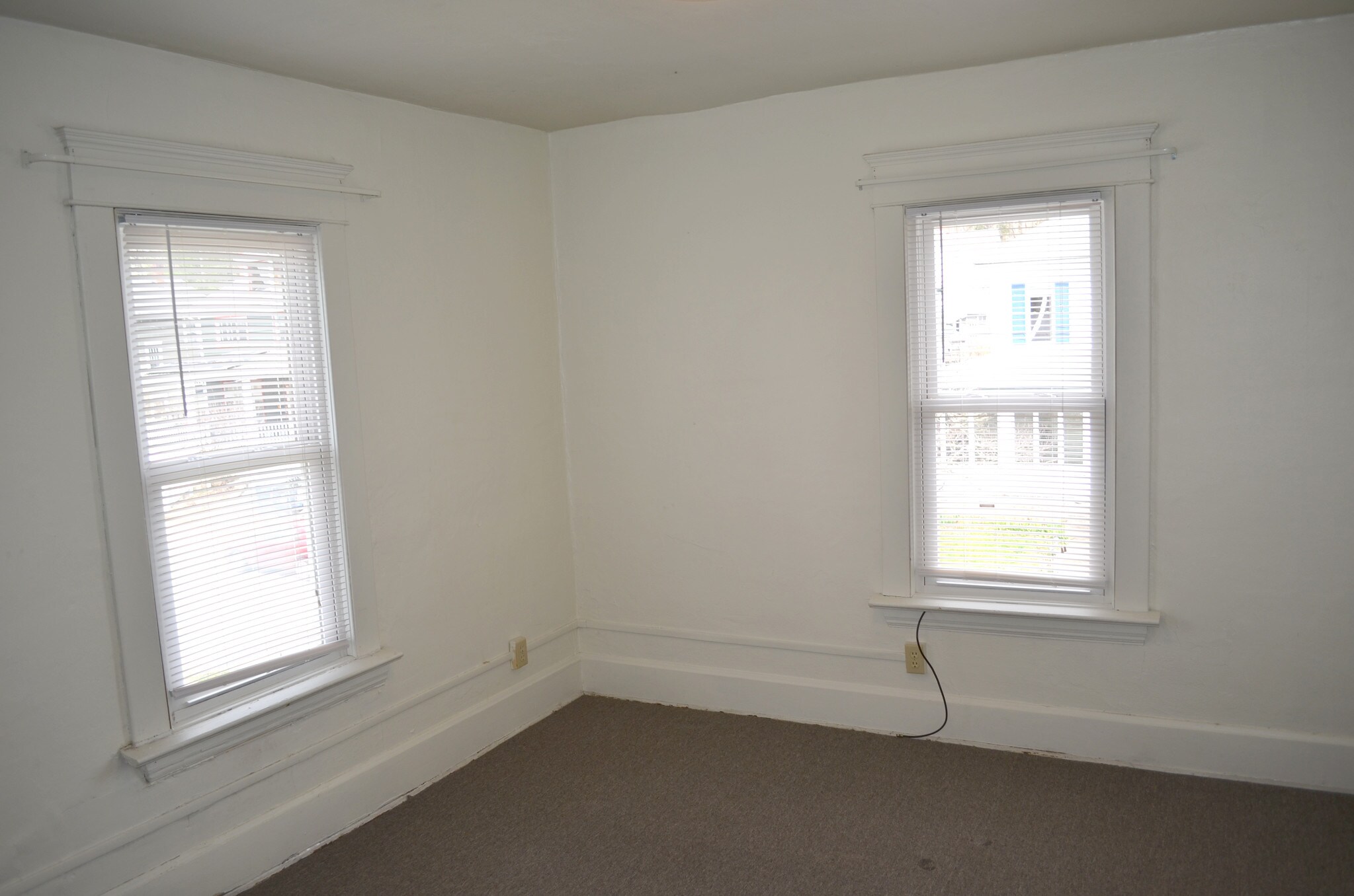 Building Photo - 45 Sunnyside Dr