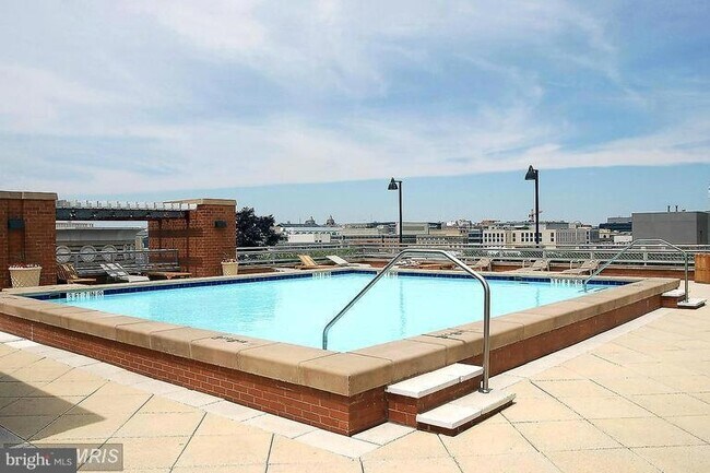 Building Photo - 616 E Street NW Unit 449