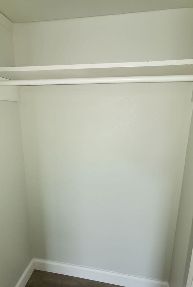 Building Photo - 4 Bedroom 2 bath in Valley High