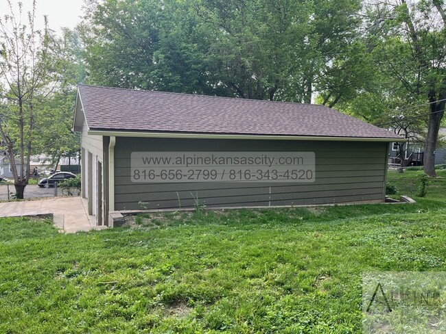 Building Photo - Northland Home, Amazing Detached Garage/Shop!