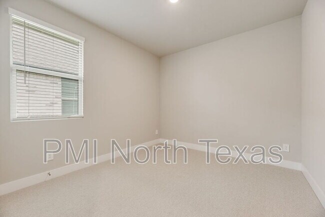 Building Photo - 1404 Winters Wy