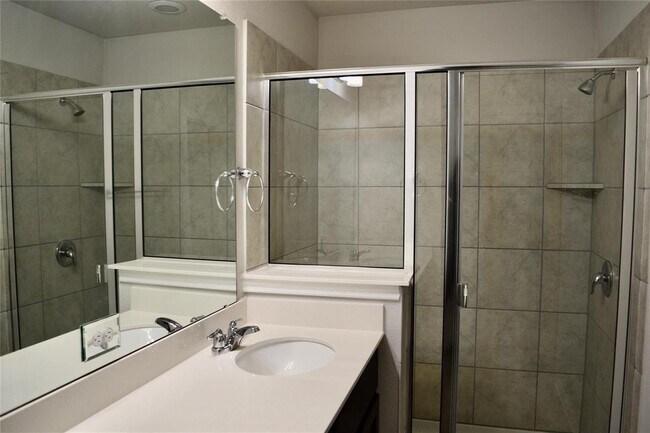 Building Photo - 1660 Fountain Bridge Dr