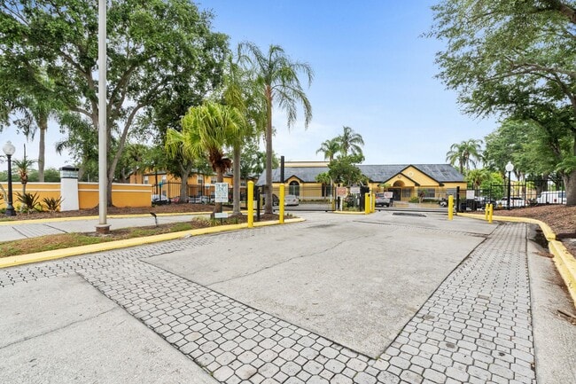 Building Photo - VENETIAN PLACE - 2nd floor • 1 BR 1 Bath -...