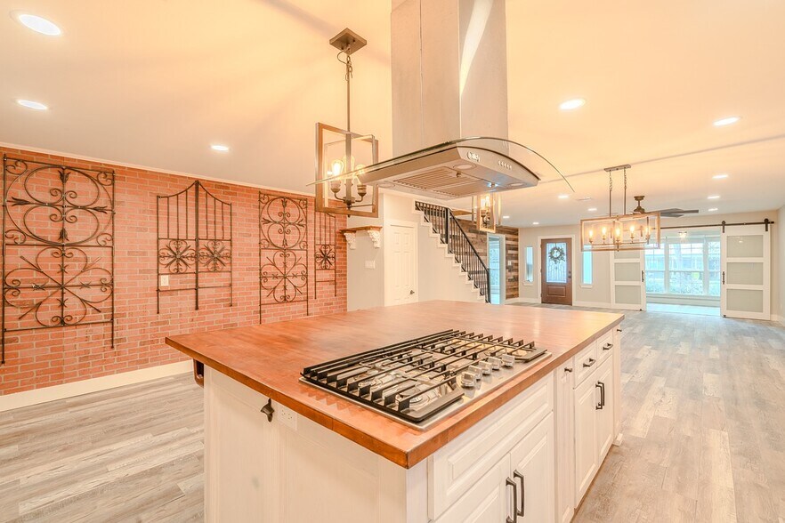 Building Photo - 722 Riveredge Dr