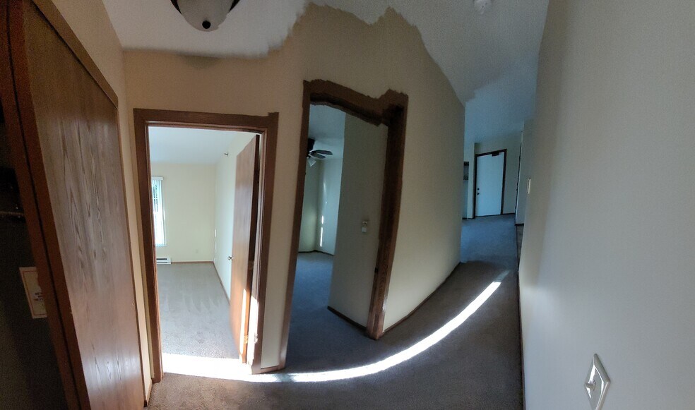 Building Photo - 2022 Sylvan Way