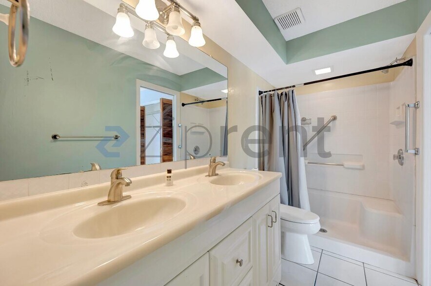Building Photo - Unit 1420