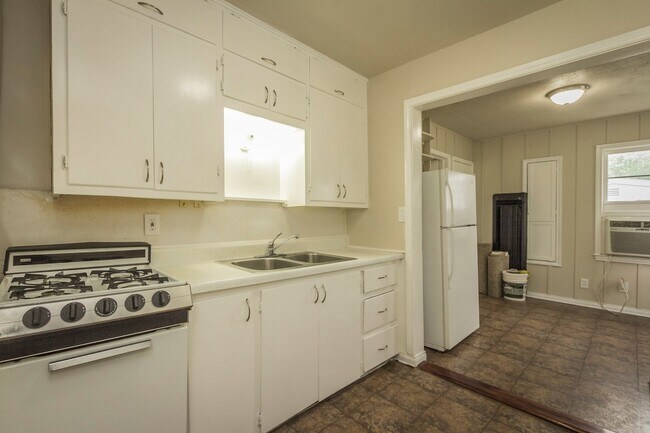 Building Photo - 204 E Franklin Ave