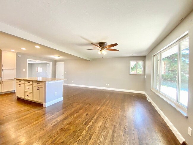 Building Photo - Spacious & Updated Home in Lakewood!-Open ...