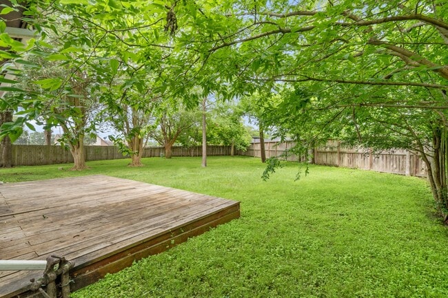 Building Photo - 2220 Spruce Dr