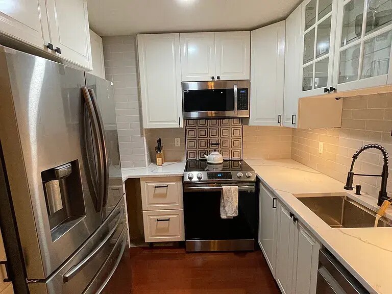 Primary Photo - 2429 Locust St