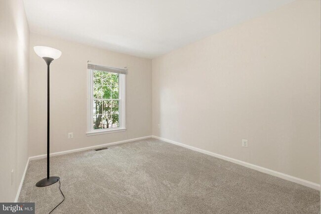 Building Photo - 7691 Northern Oaks Ct