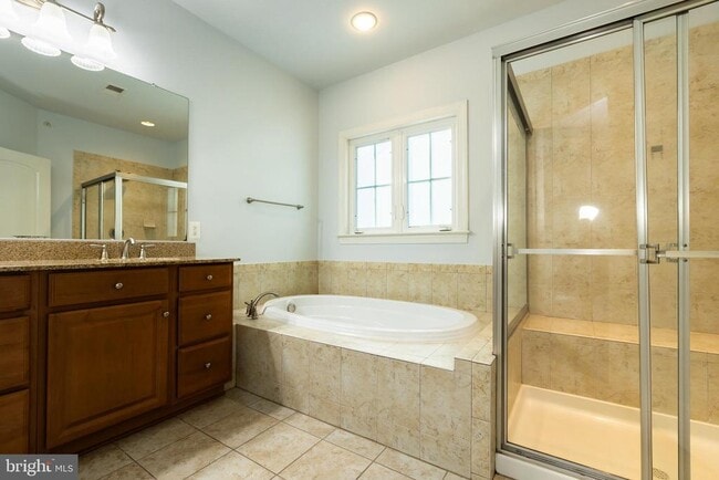 Building Photo - 336 Grand St