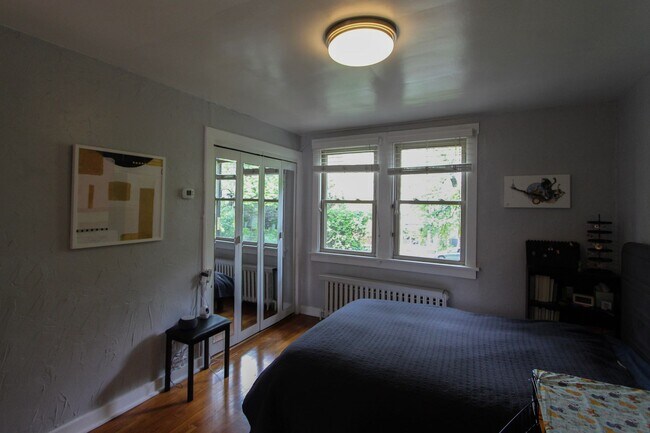 Building Photo - Cherniss Townhouses