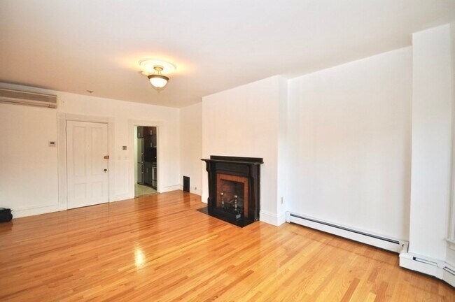 Building Photo - 218 Newbury St